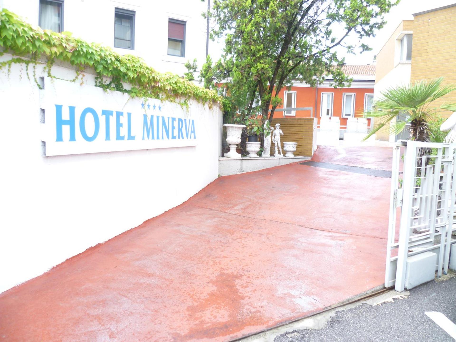 Hotel Minerva - Photo 12