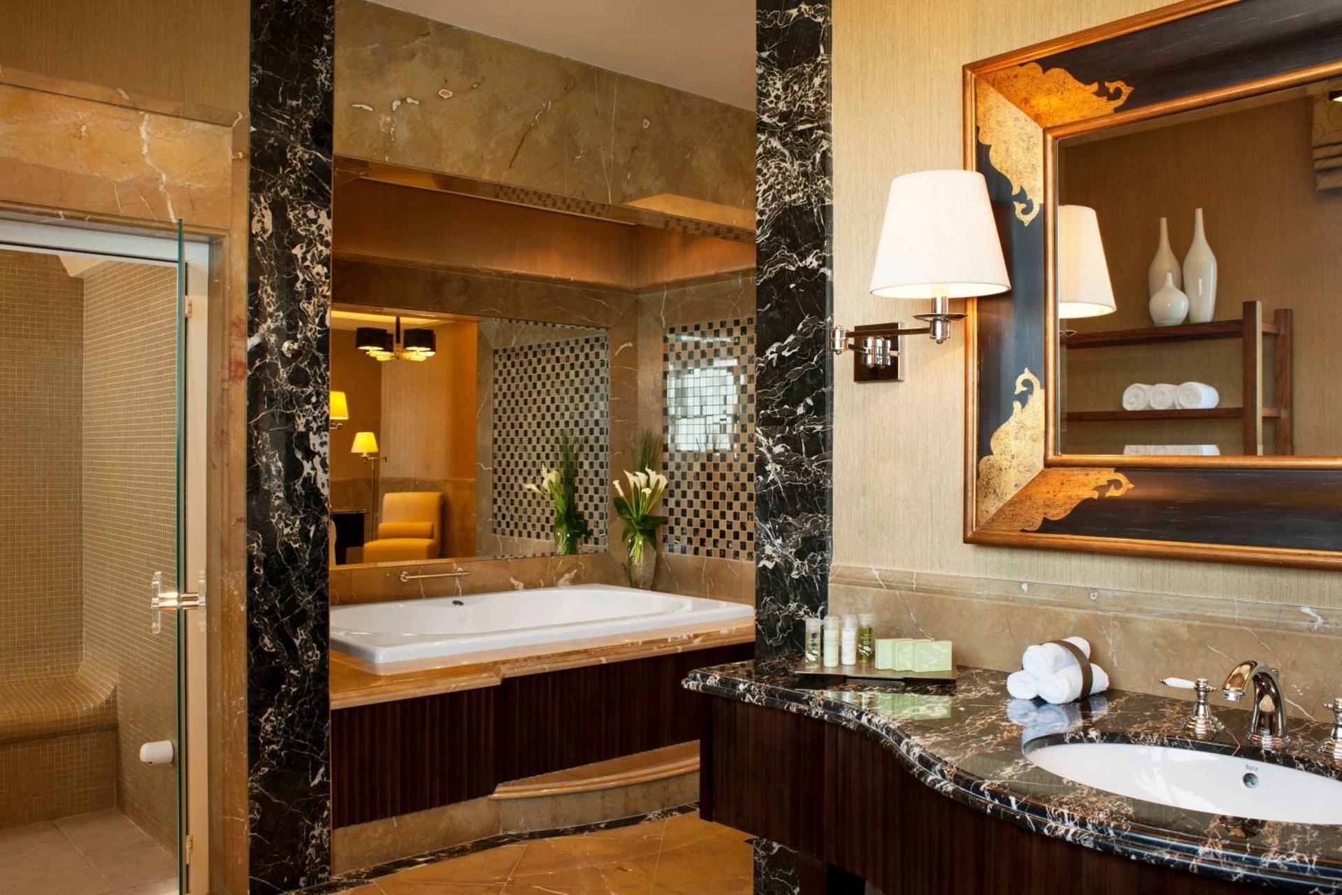 The Westin Dubai Mina Seyahi Beach Resort and Waterpark - Photo 38