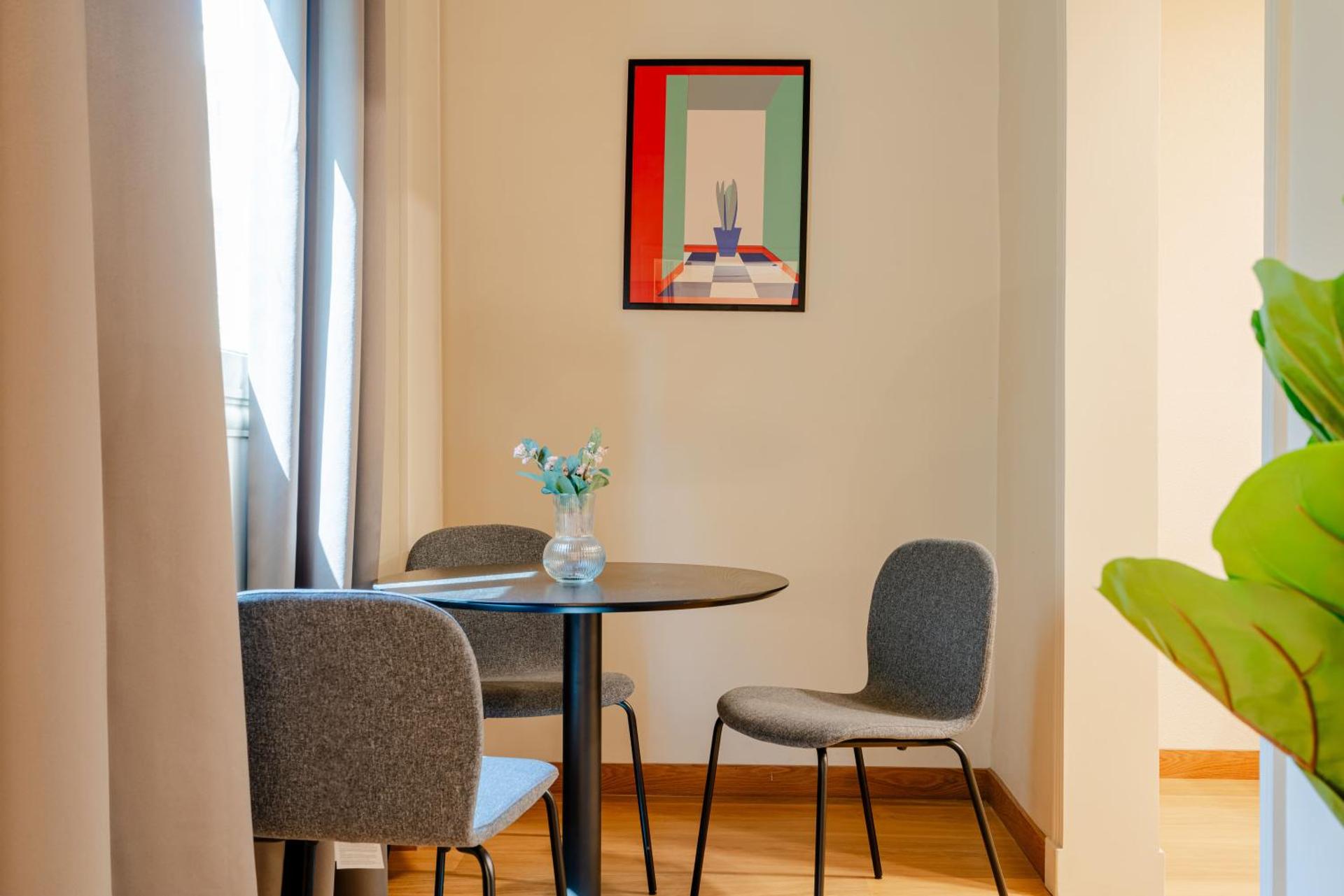 Two-Bedroom Apartment - Photo 2