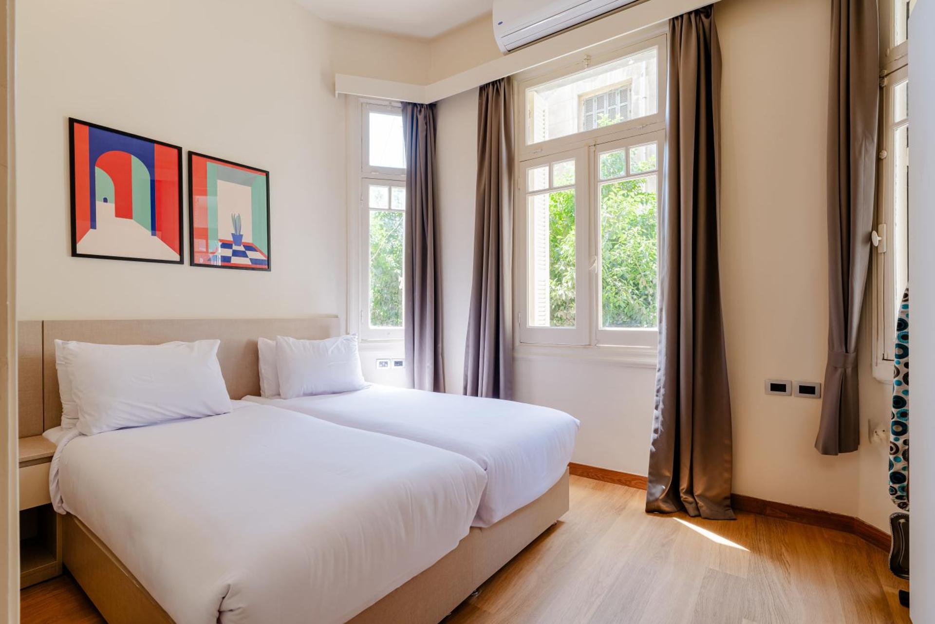 Two-Bedroom Deluxe Apartment - Photo 3