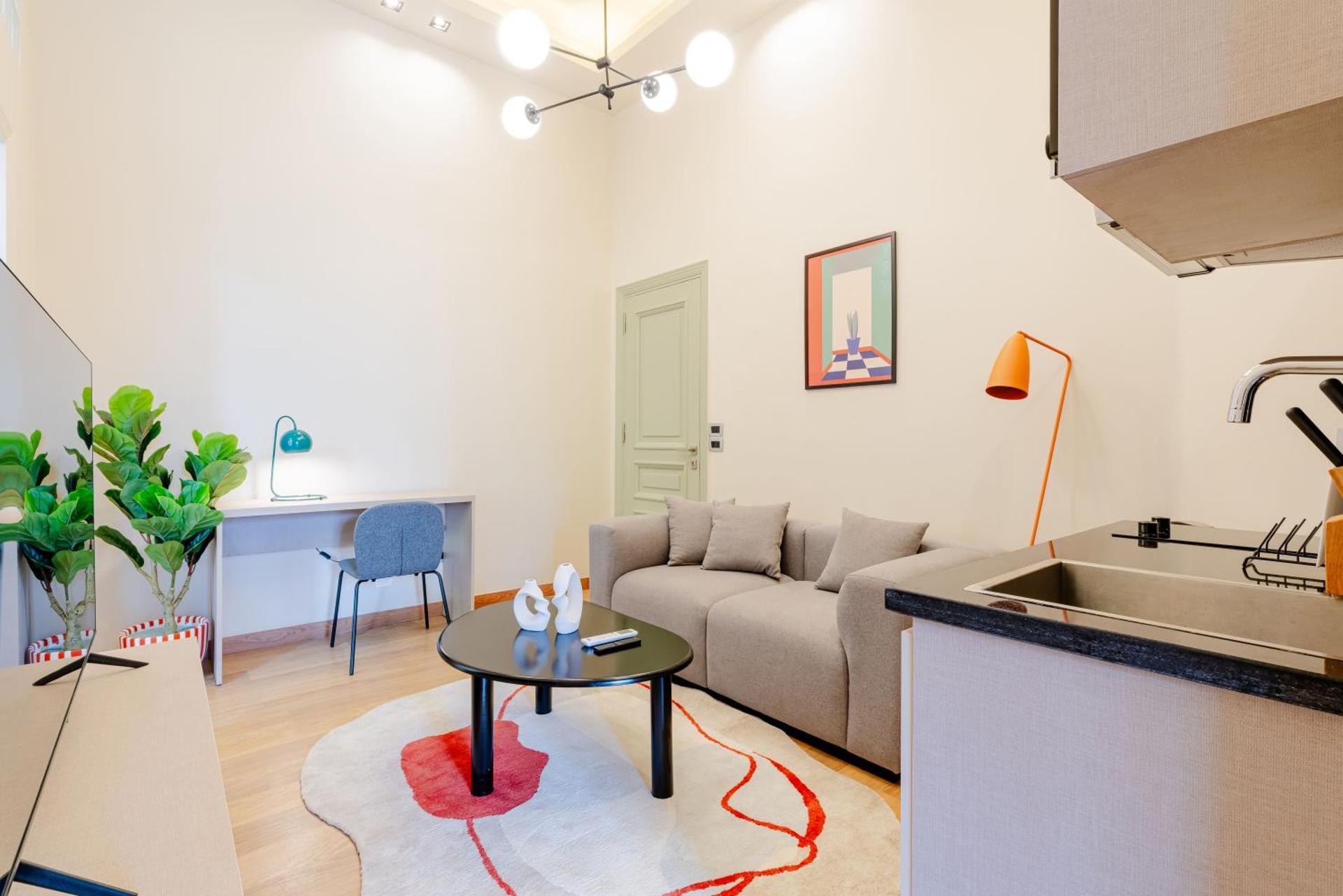 Two-Bedroom Deluxe Apartment - Photo 2