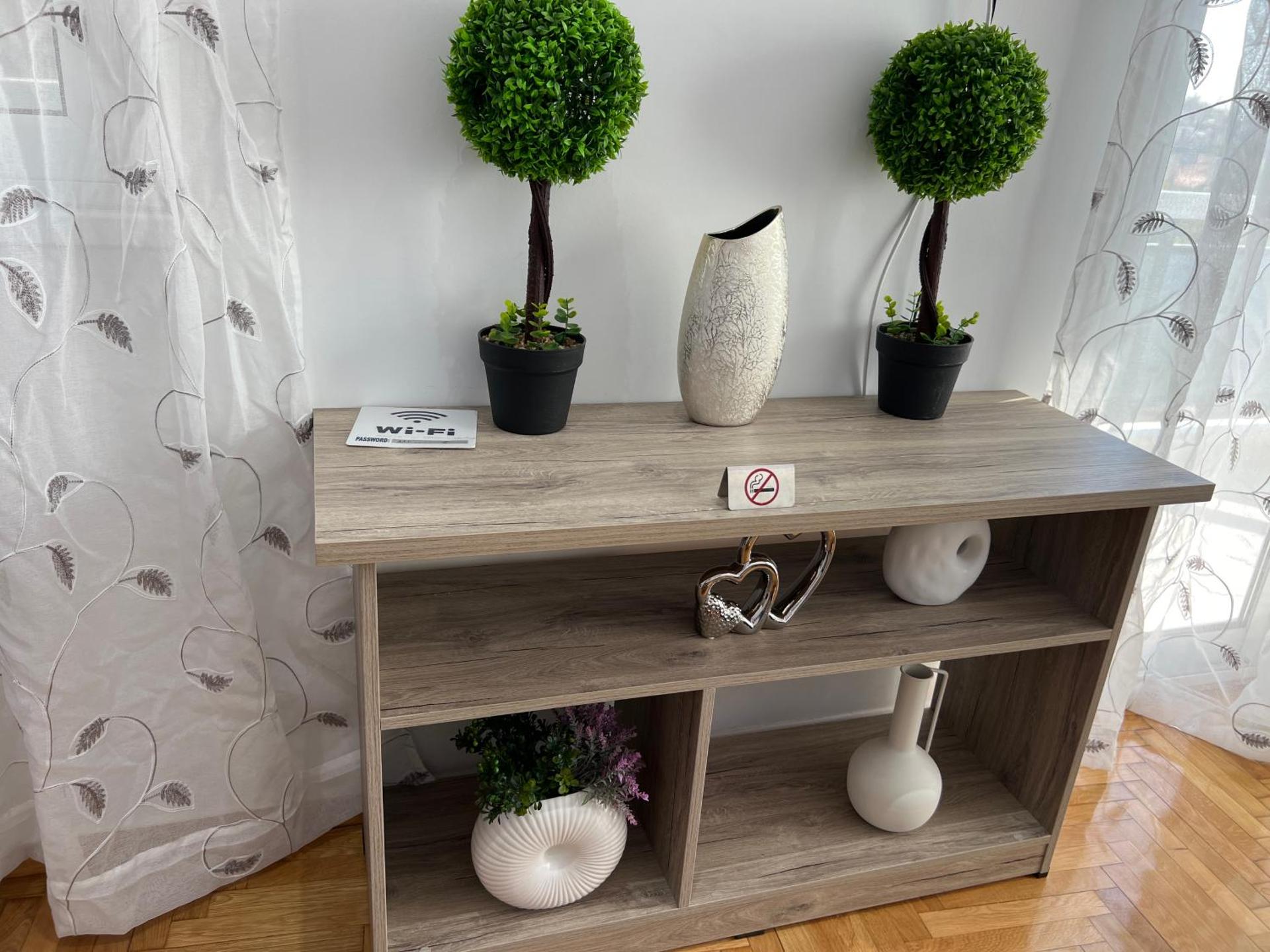 Four Seasons Apartment - Photo 4