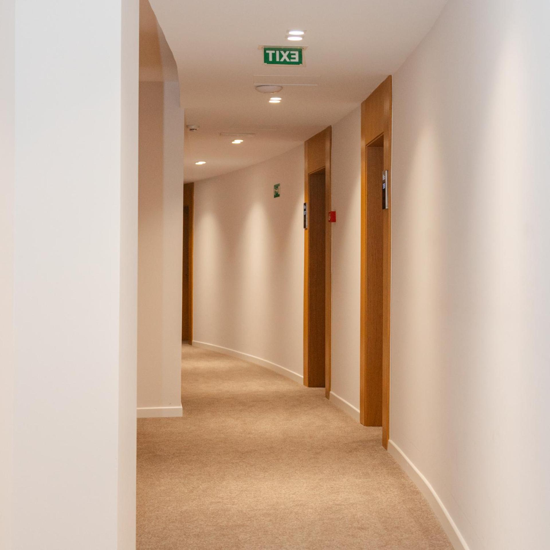 Hotel Airport Tirana - Photo 40