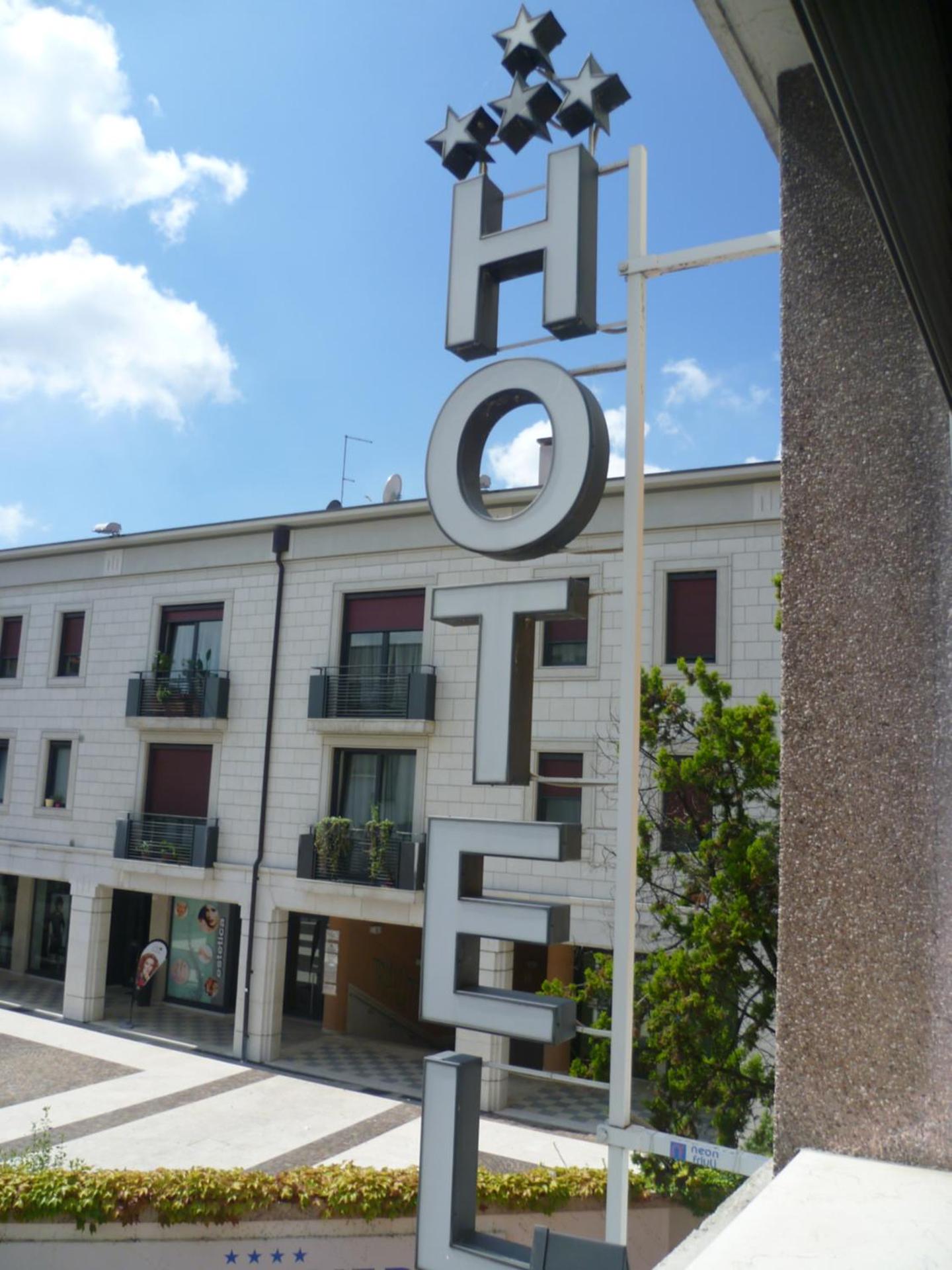 Hotel Minerva - Photo 78