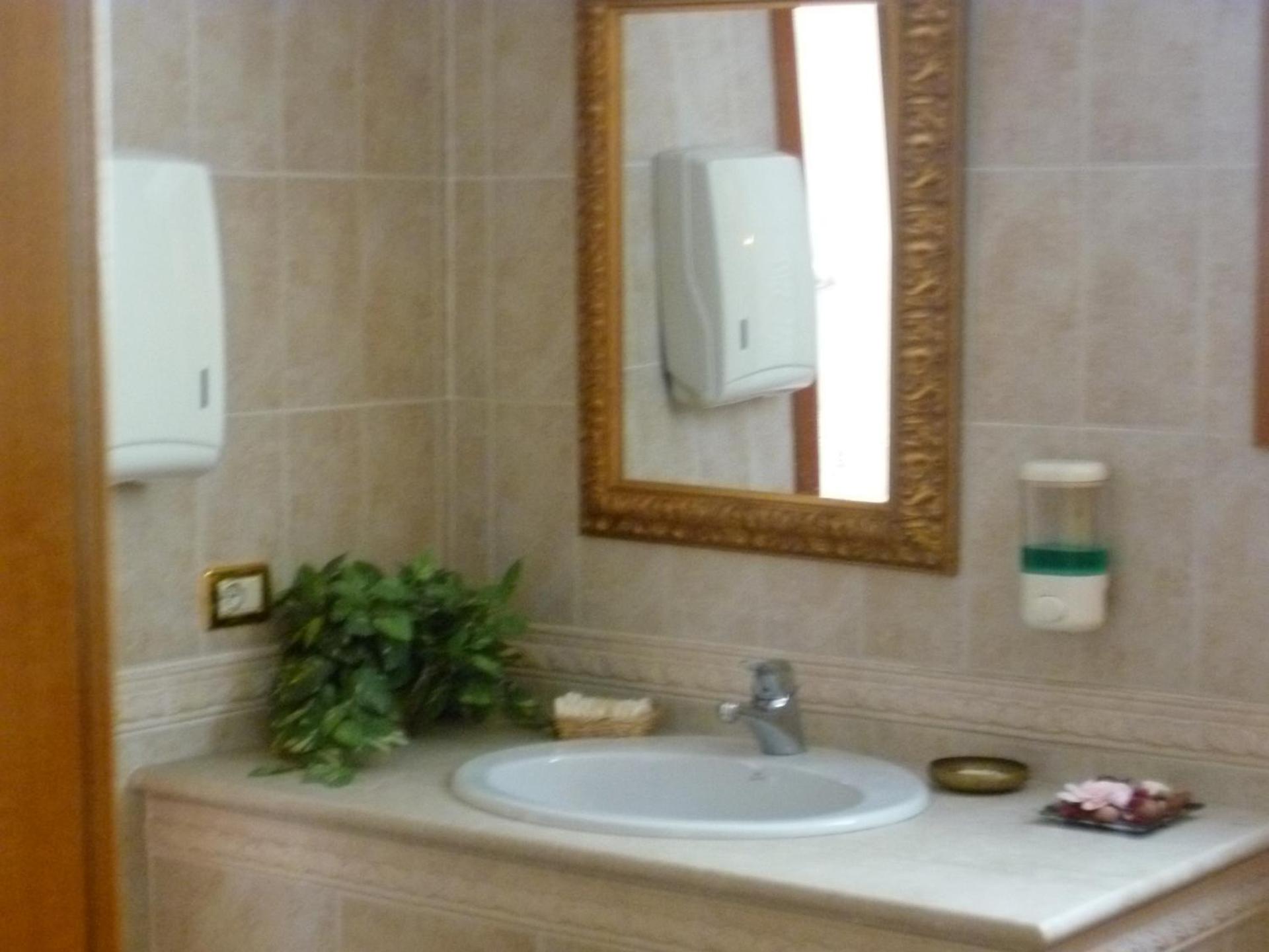 Hotel Minerva - Photo 86