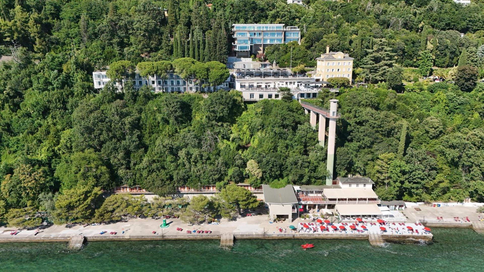 Hotel Riviera & Maximilian's - Photo 49