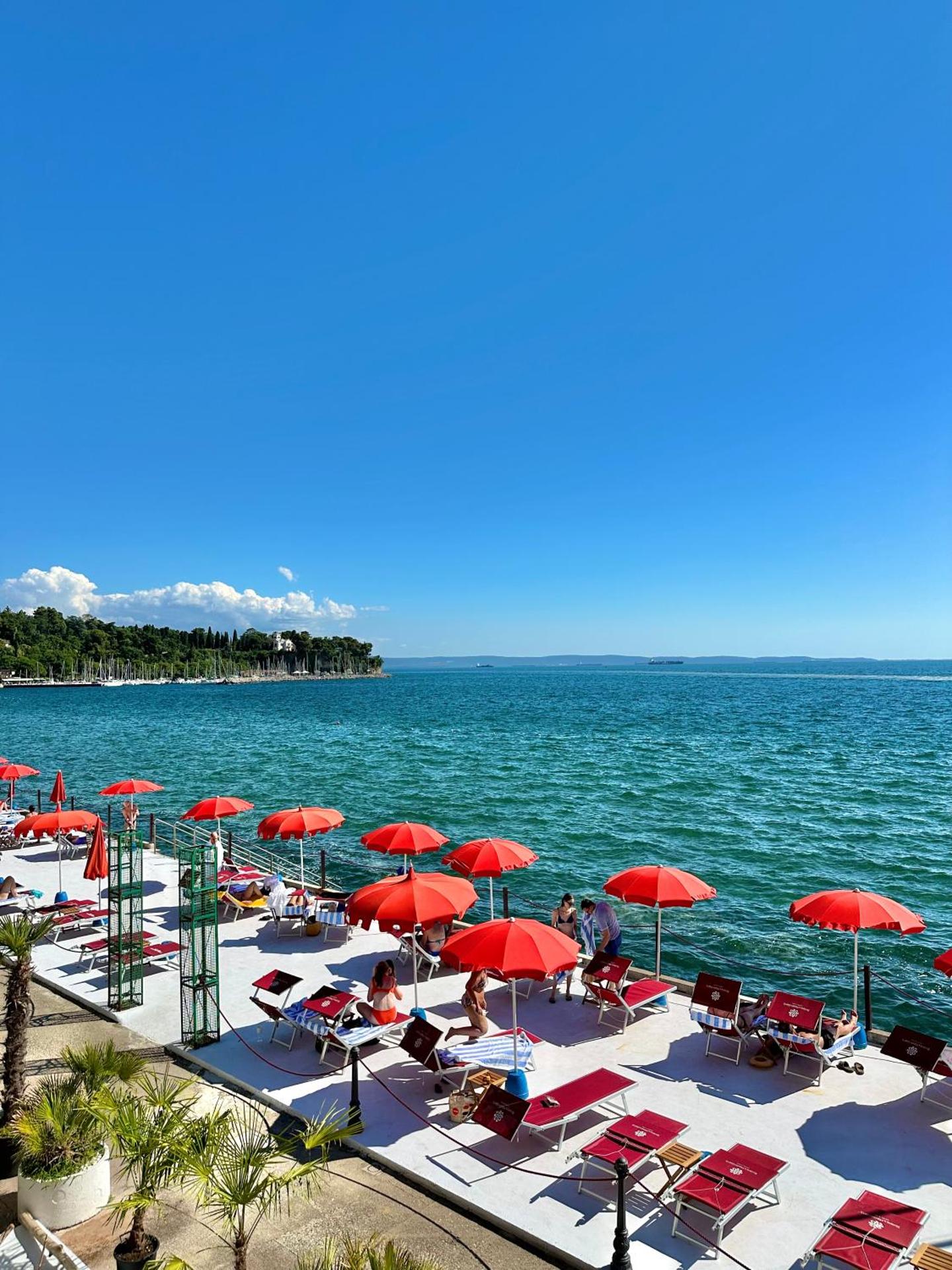 Hotel Riviera & Maximilian's - Photo 41