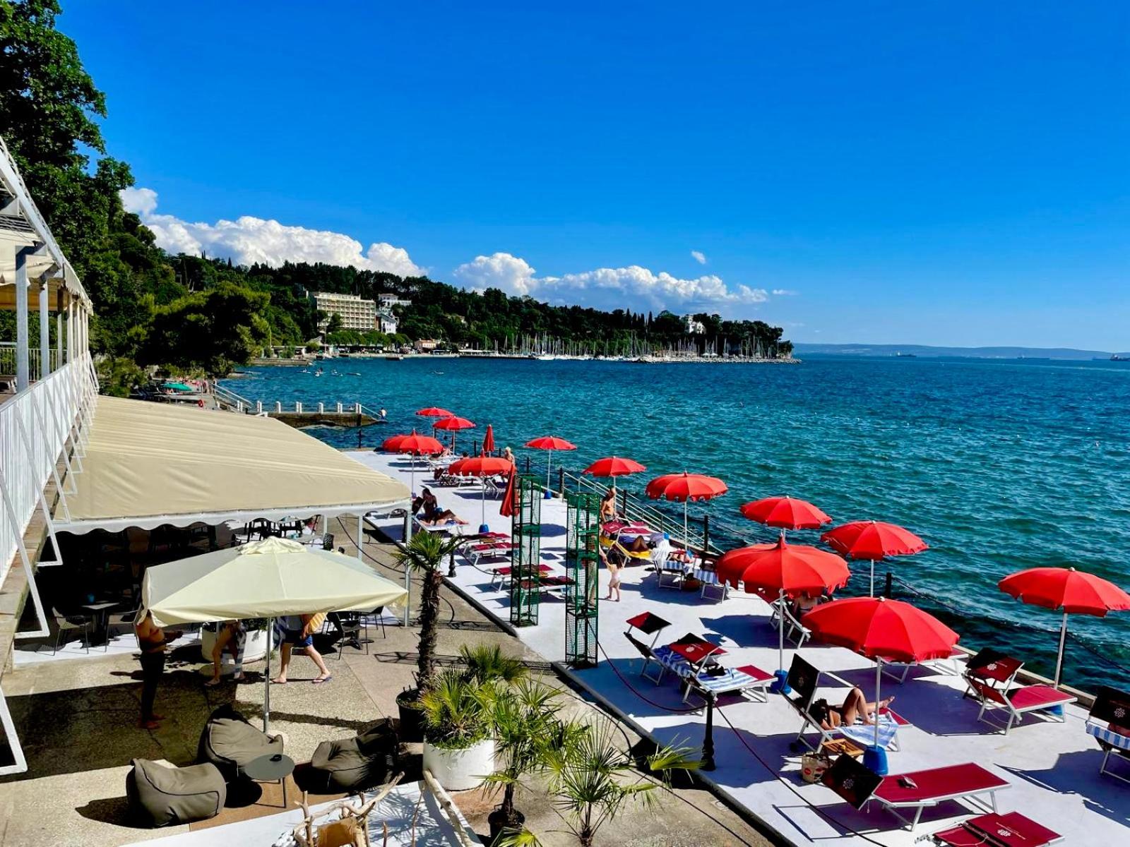 Hotel Riviera & Maximilian's - Photo 47