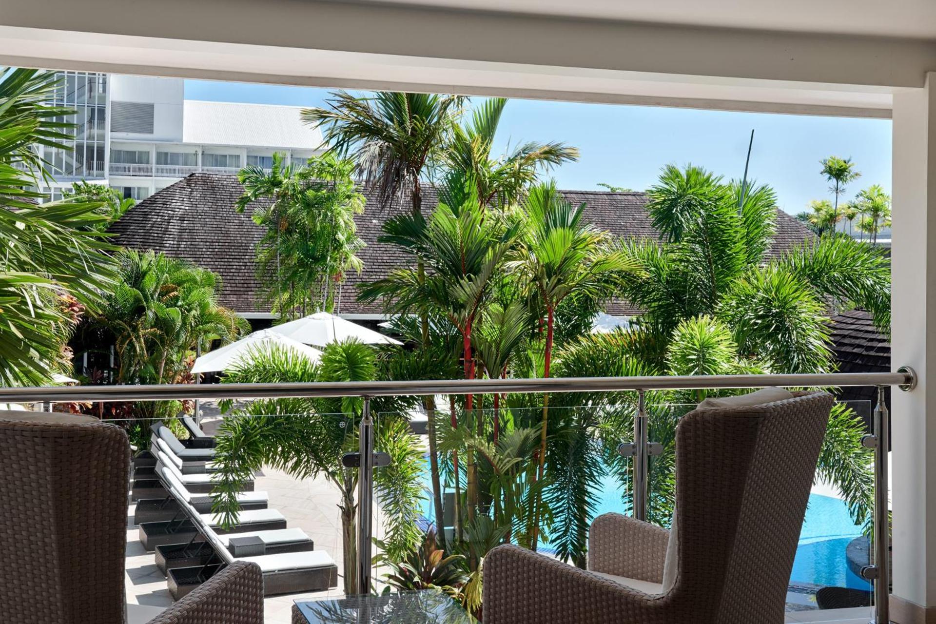 One King Room with Pool View - Photo 2