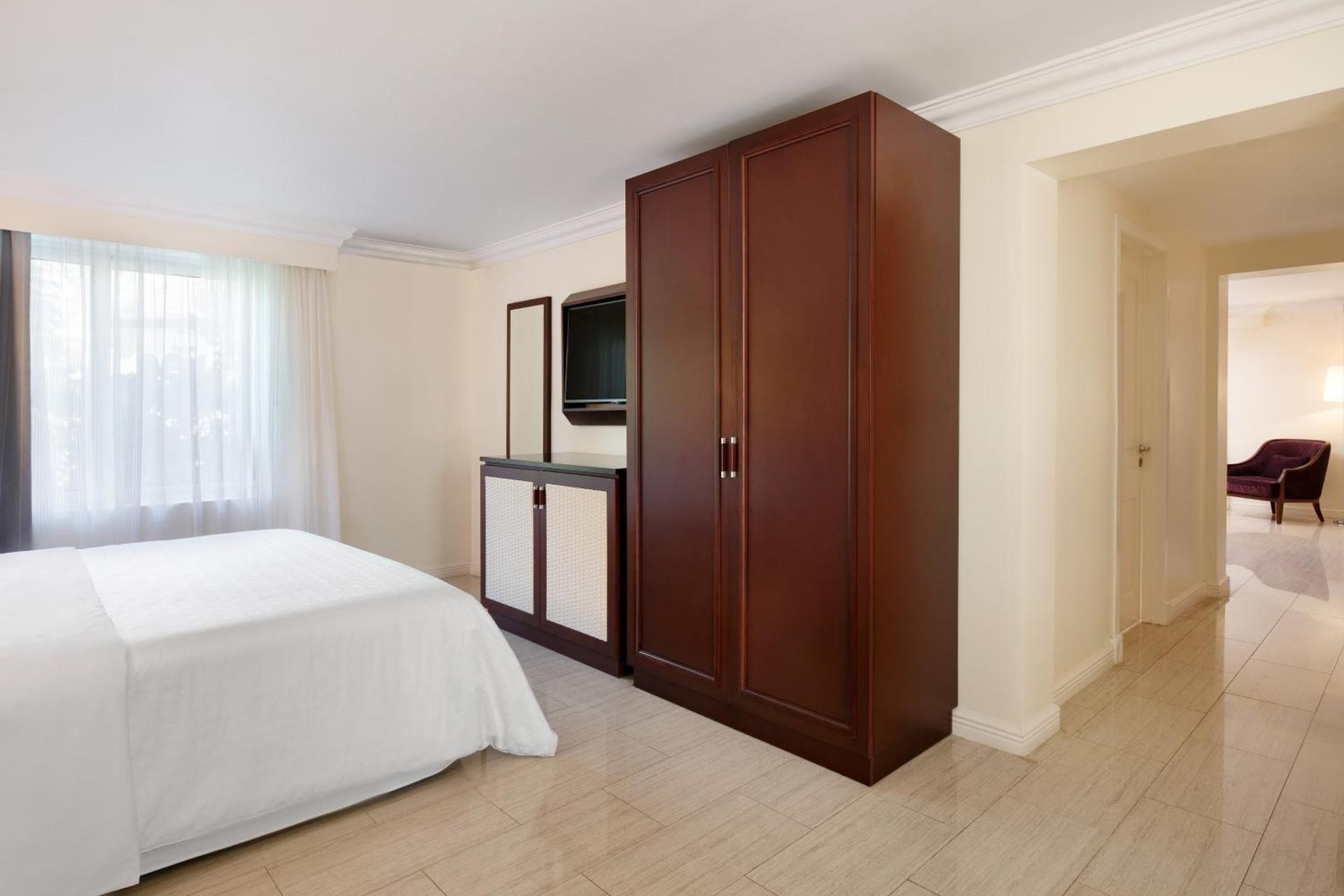 Two-Bedroom Family Room with Two King Beds - Photo 3