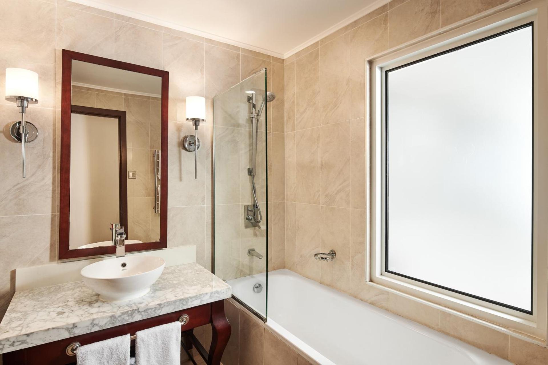 Two Queen Room with Harbor View - Photo 3