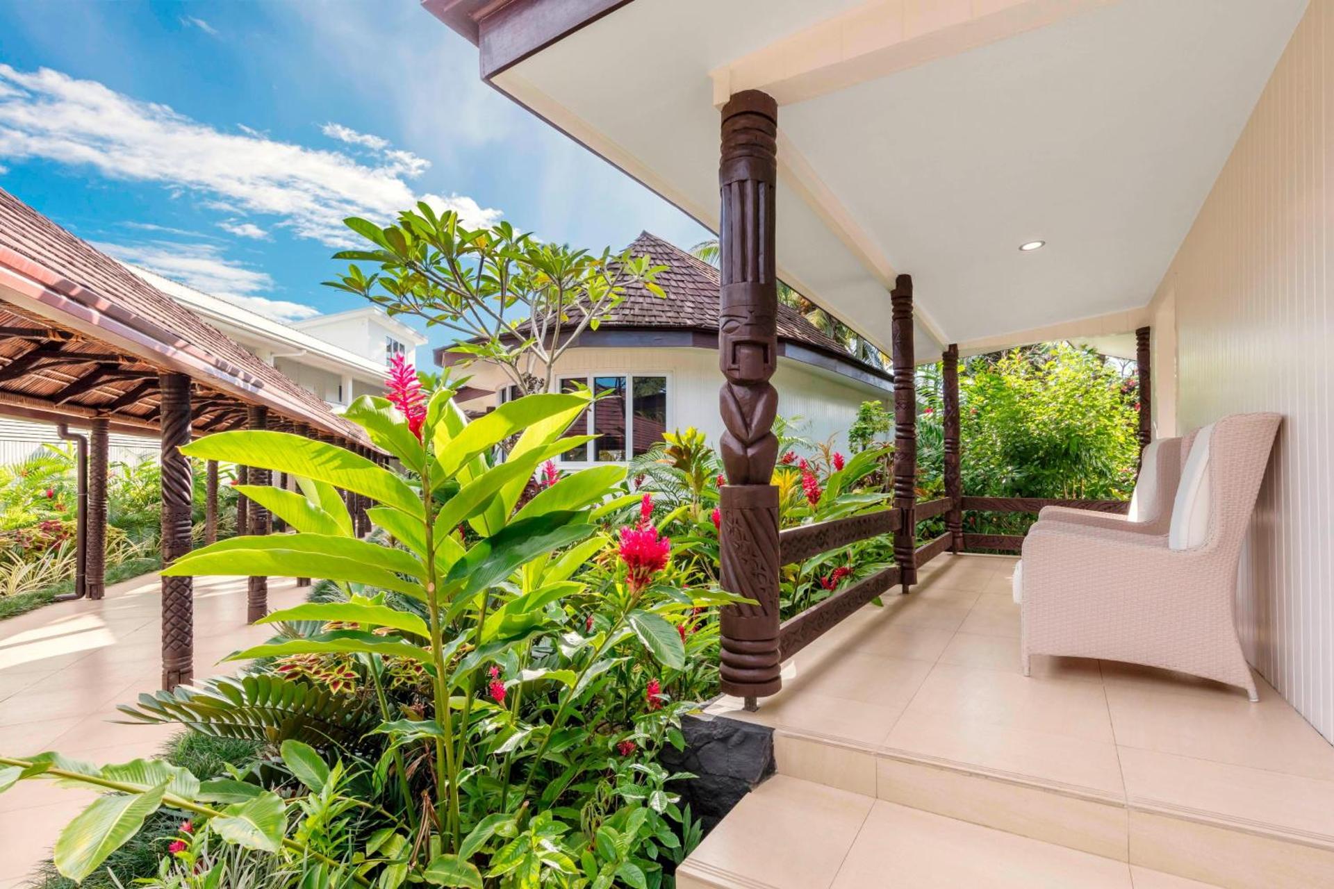 One King Bungalow with Garden View