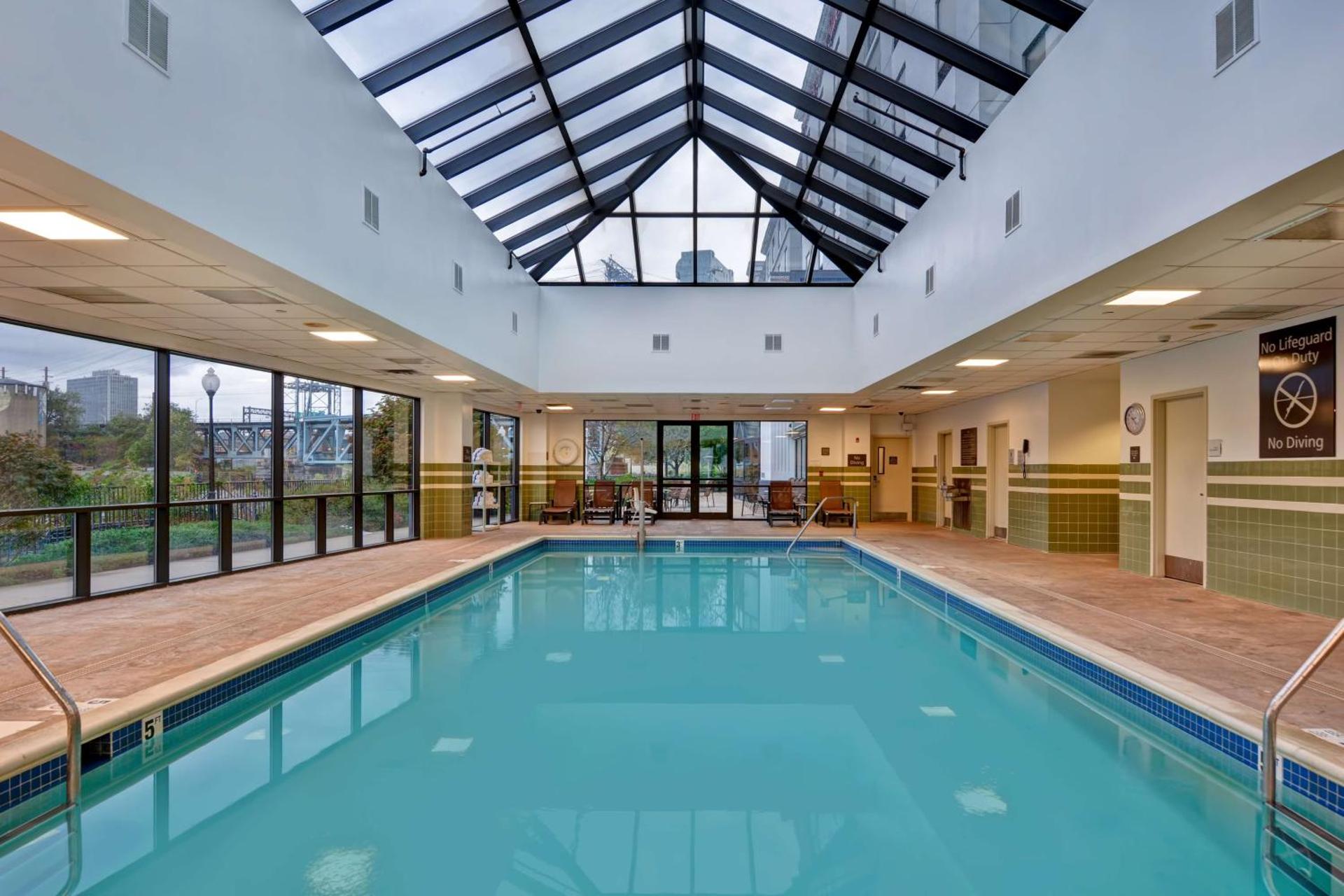 Hampton Inn & Suites Newark-Harrison-Riverwalk - Photo 17