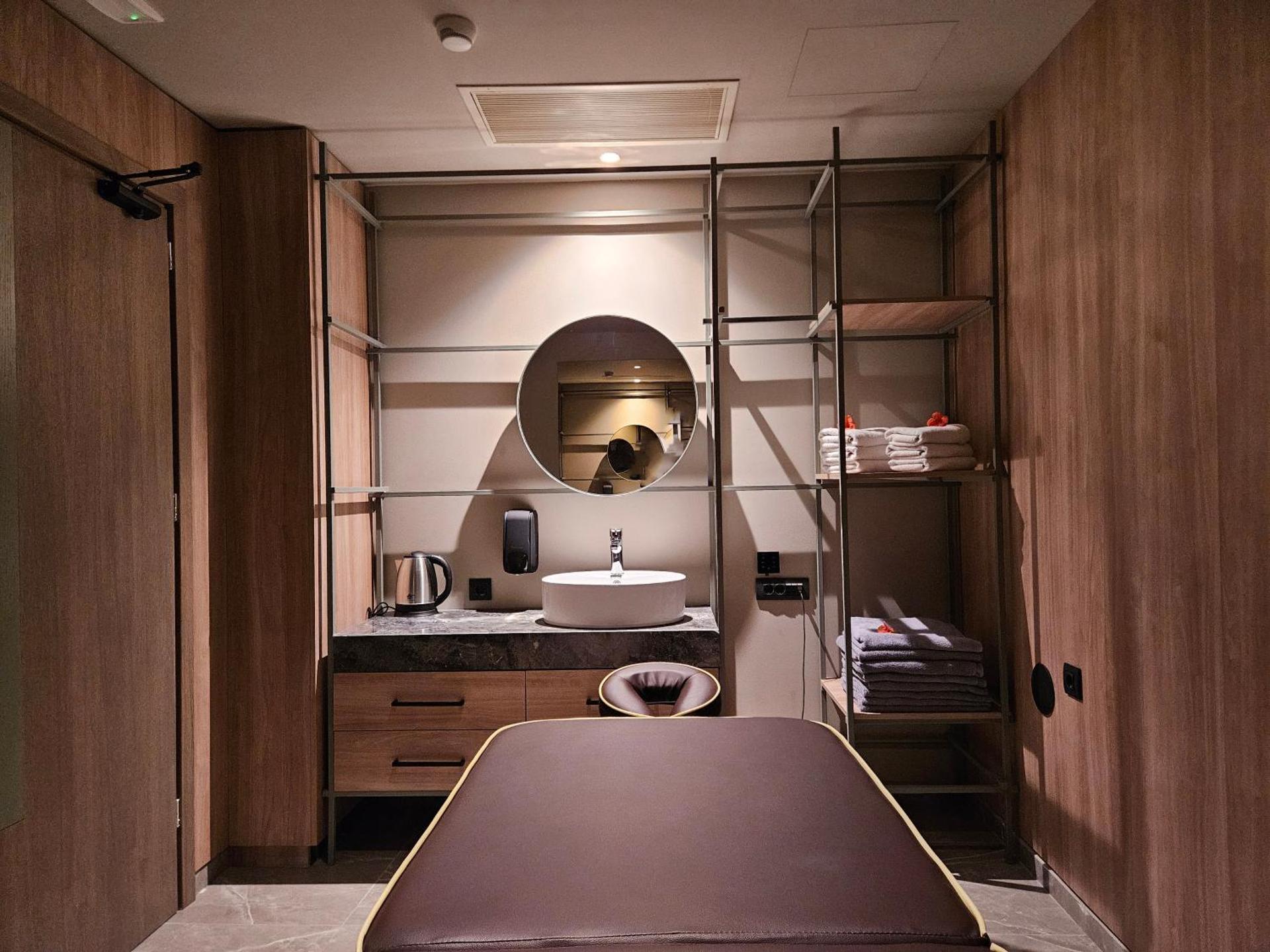 Petousis Hotel & Suites - Photo 23