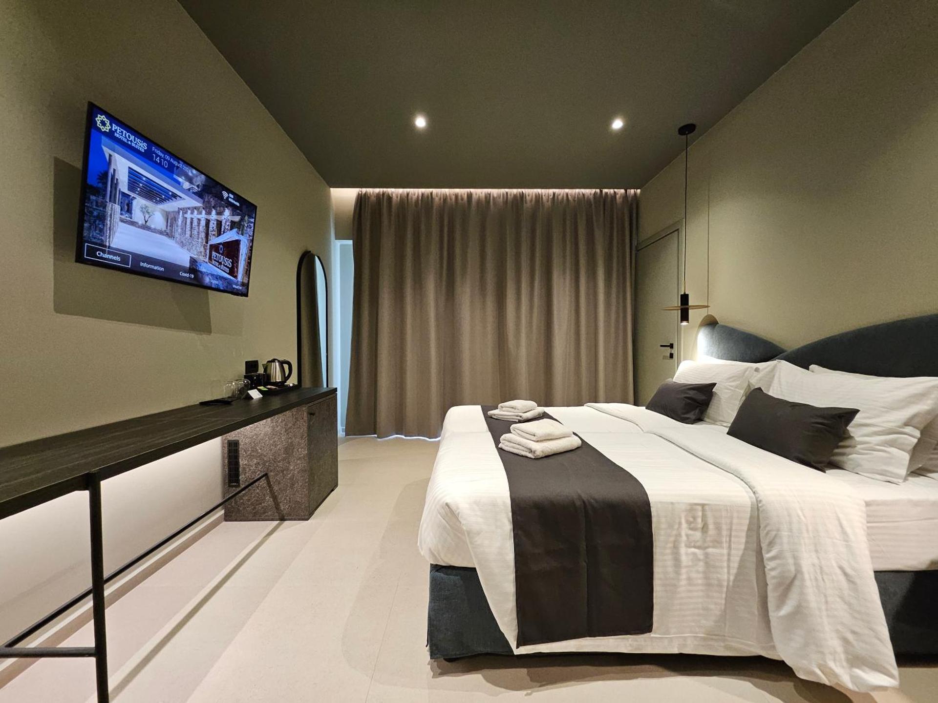 Petousis Hotel & Suites - Photo 68