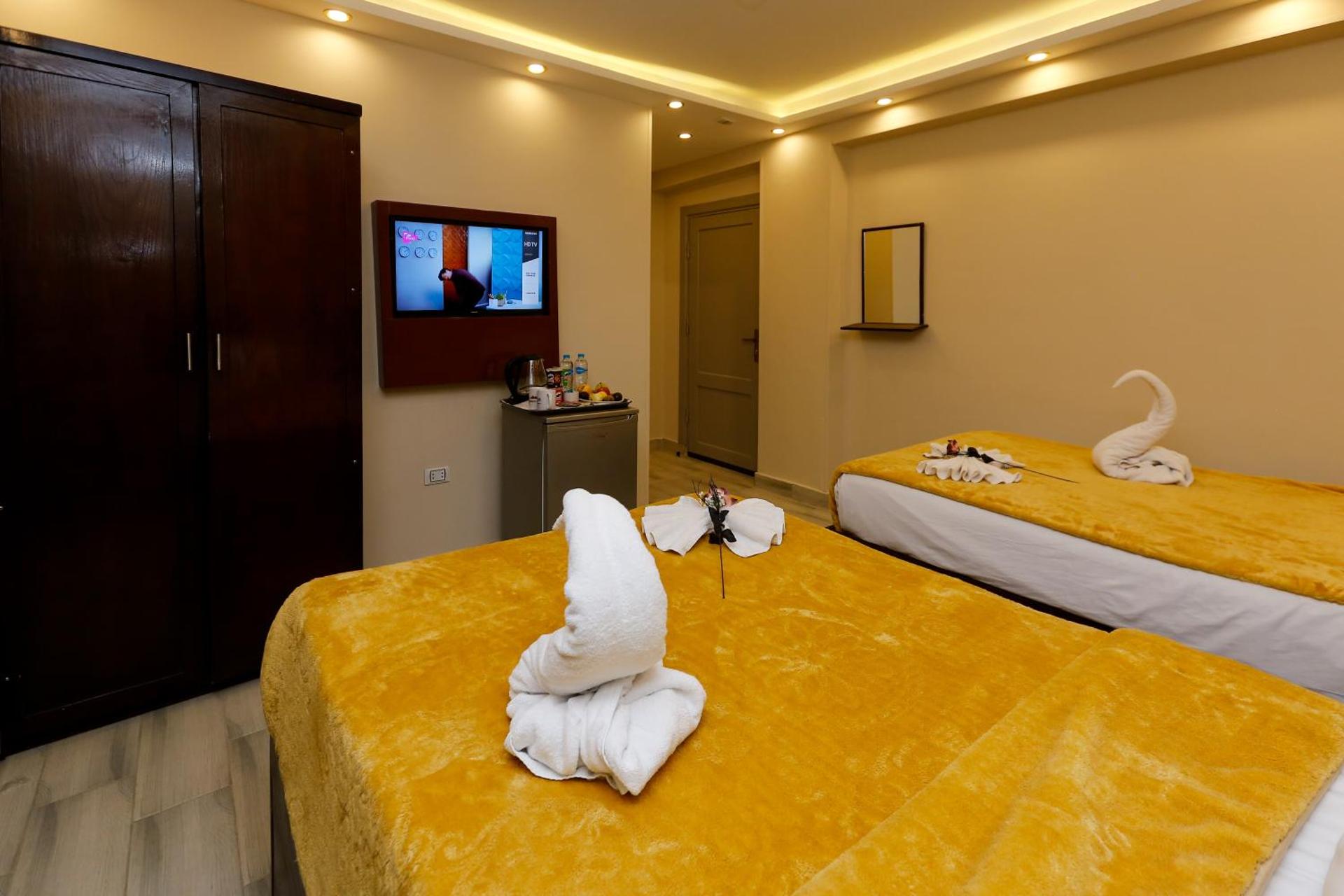 Deluxe Family Room with Pyramids View