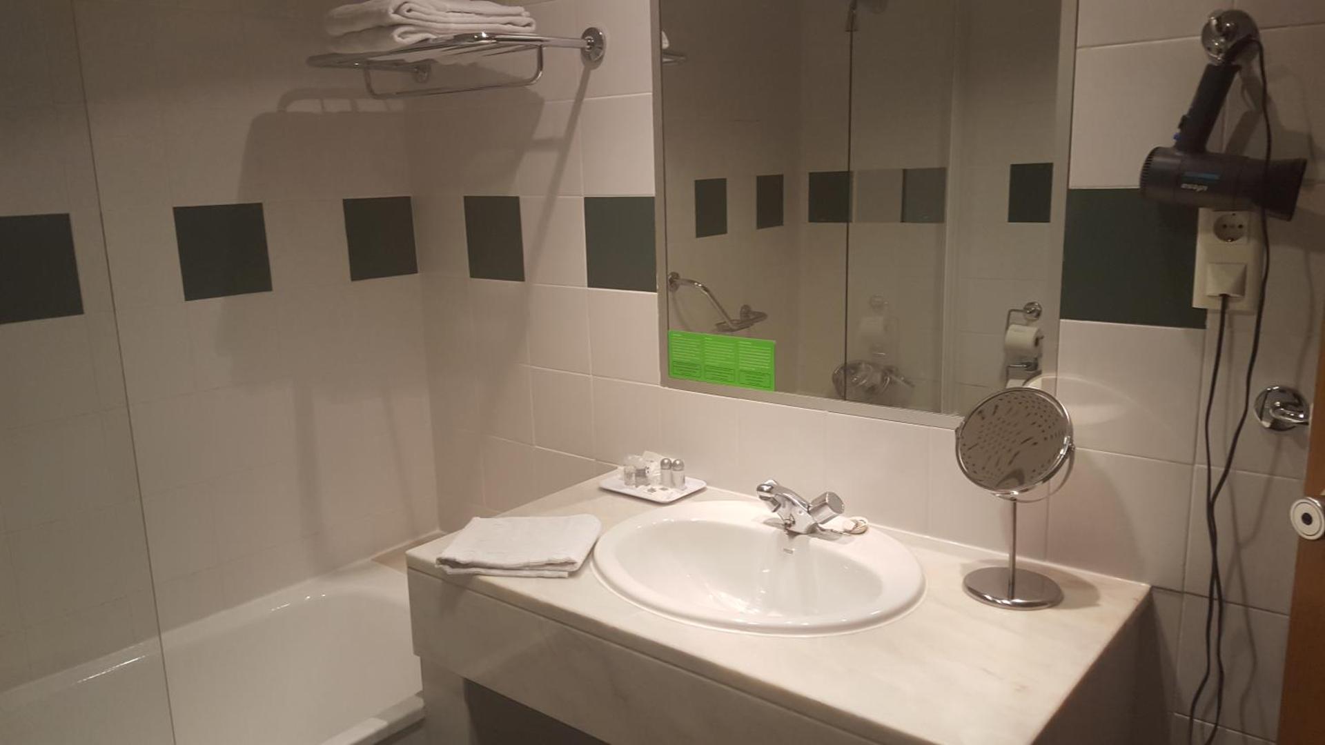 Hotel 3K Madrid - Photo 54