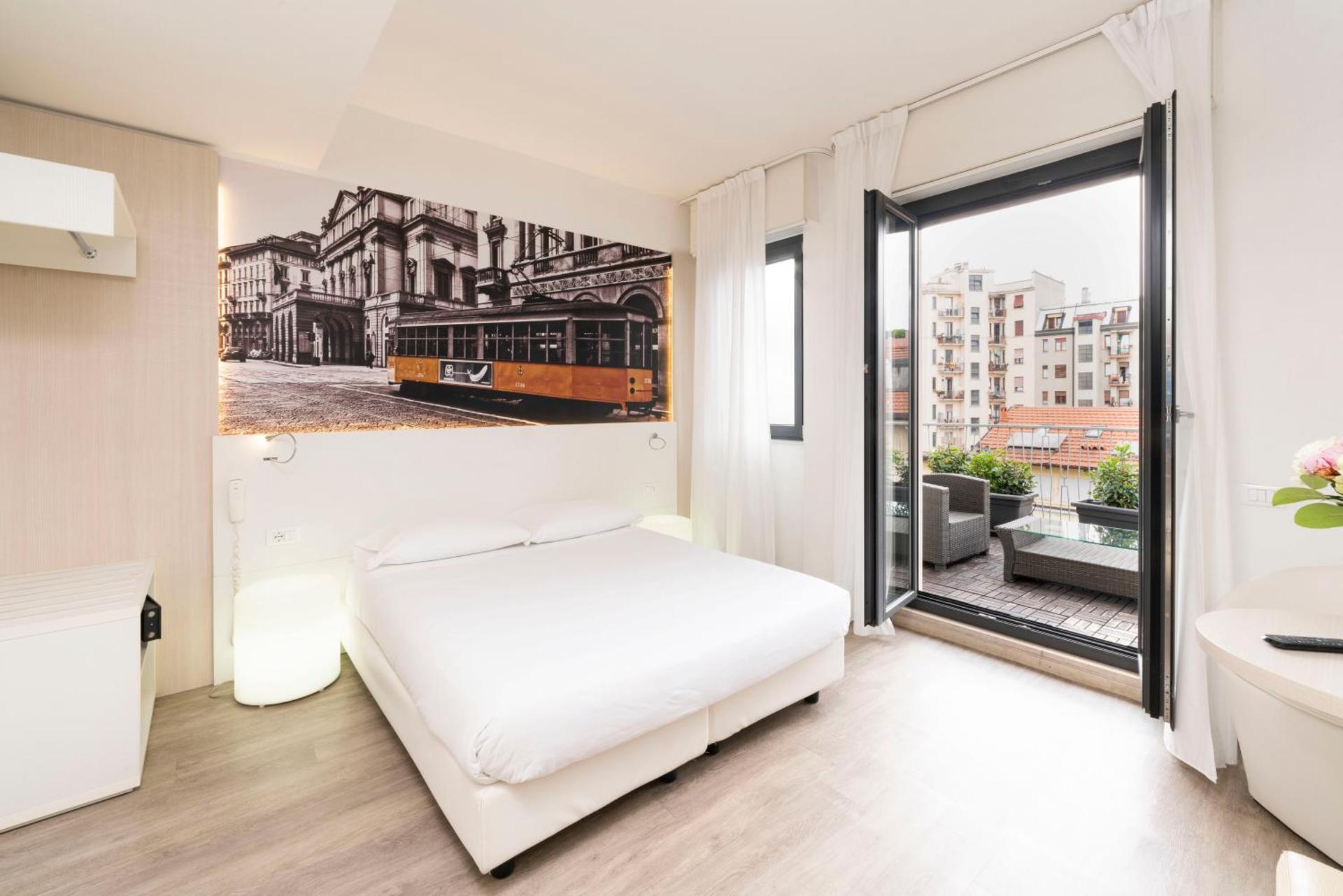 Deluxe Double Room with Balcony - Photo 2