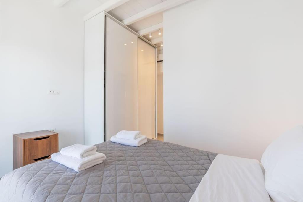 Mykonos Luxury Home with Jacuzzi - Photo 24