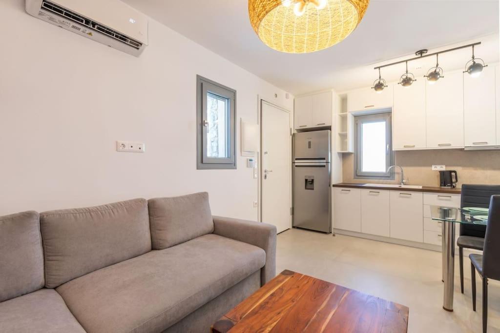 Mykonos Luxury Home with Jacuzzi - Photo 32