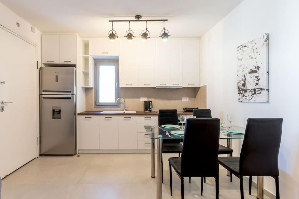 Mykonos Luxury Home with Jacuzzi - Photo 11