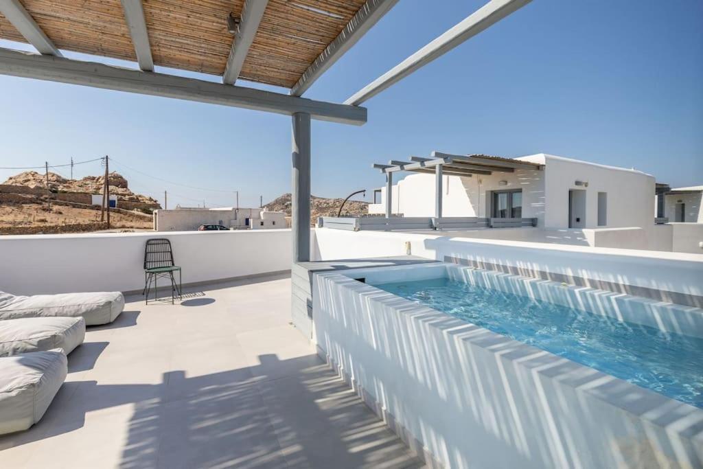 Mykonos Luxury Home with Jacuzzi - Photo 3