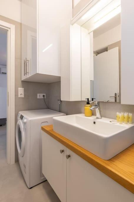 Mykonos Luxury Home with Jacuzzi - Photo 4