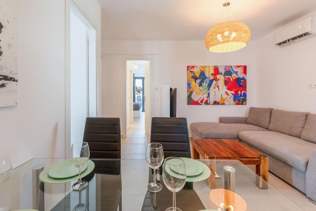 Mykonos Luxury Home with Jacuzzi - Photo 5