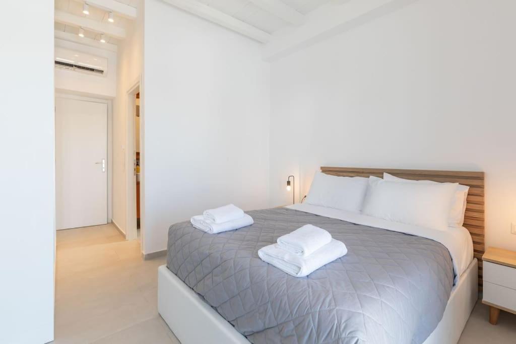 Mykonos Luxury Home with Jacuzzi - Photo 10