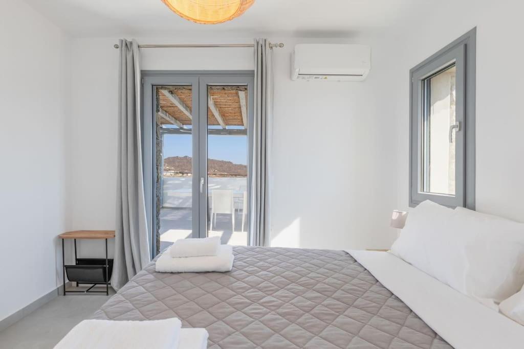 Mykonos Luxury Home with Jacuzzi - Photo 2