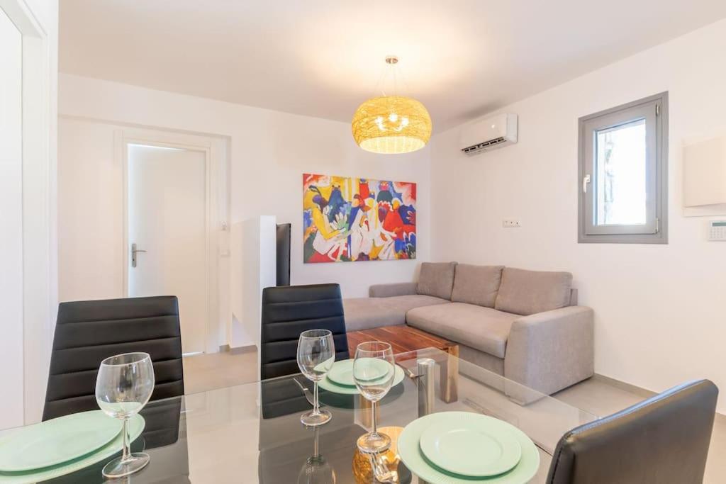 Mykonos Luxury Home with Jacuzzi - Photo 15