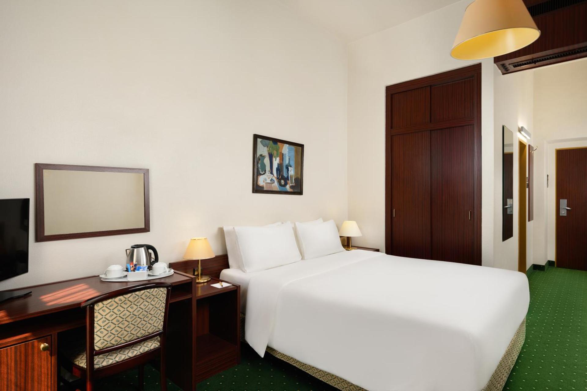 Danubius Hotel Hungaria City Center - Photo 40