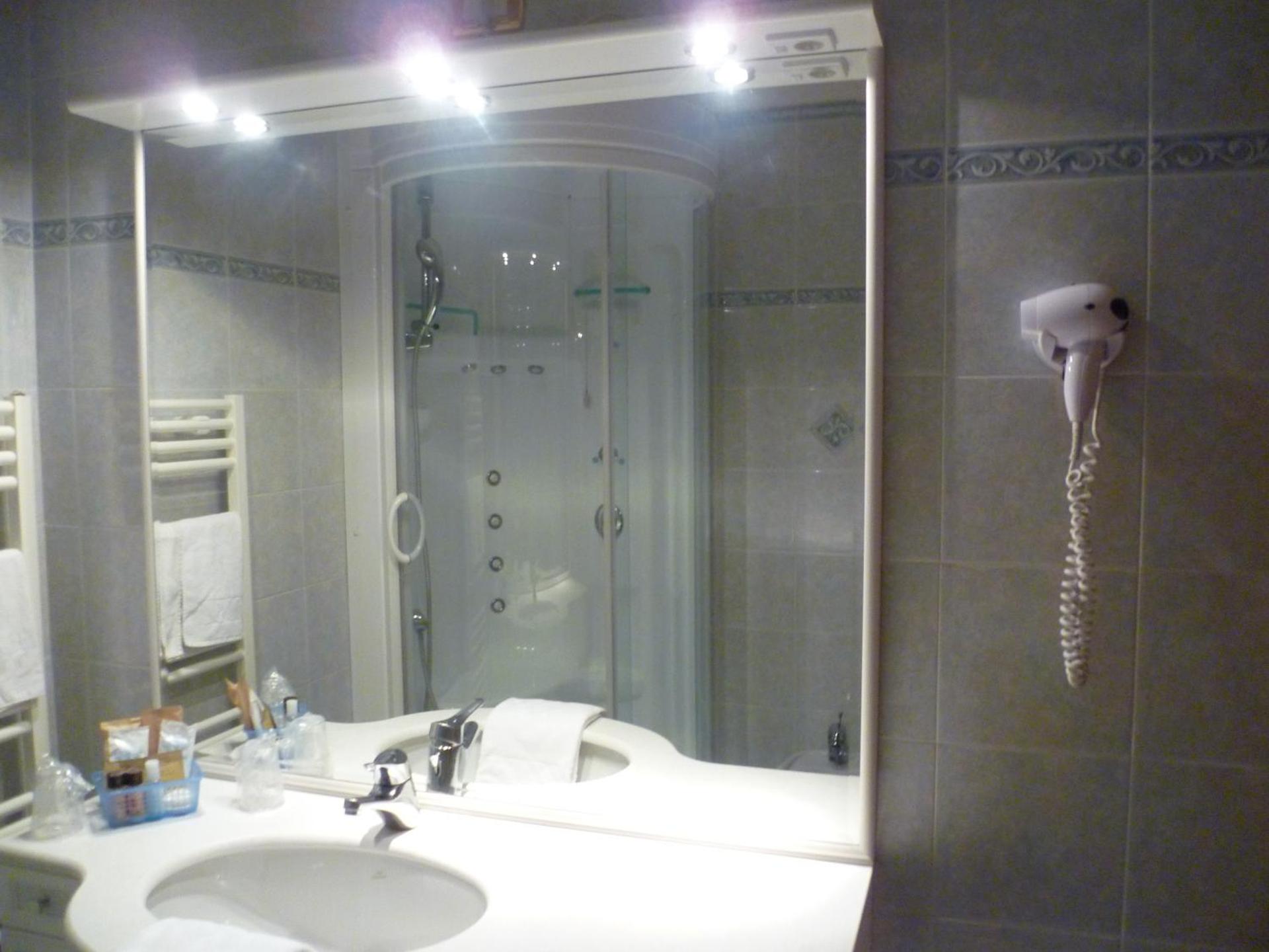 Hotel Minerva - Photo 56