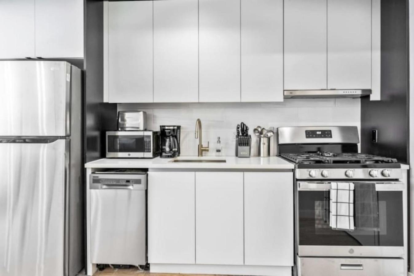 Luxe Studio with Charming Juliet Balcony - Photo 4