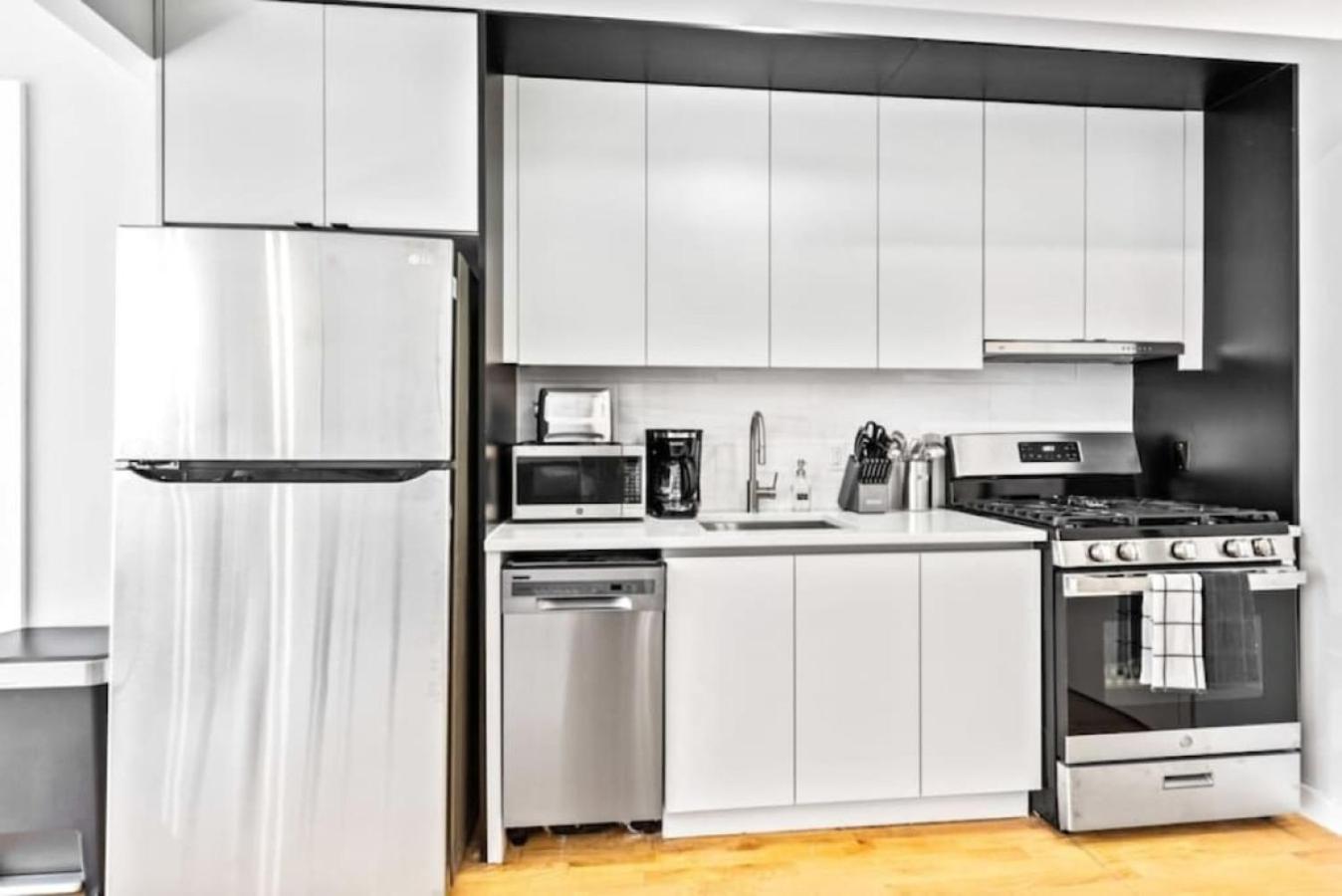 Luxe Studio with Charming Juliet Balcony - Photo 12