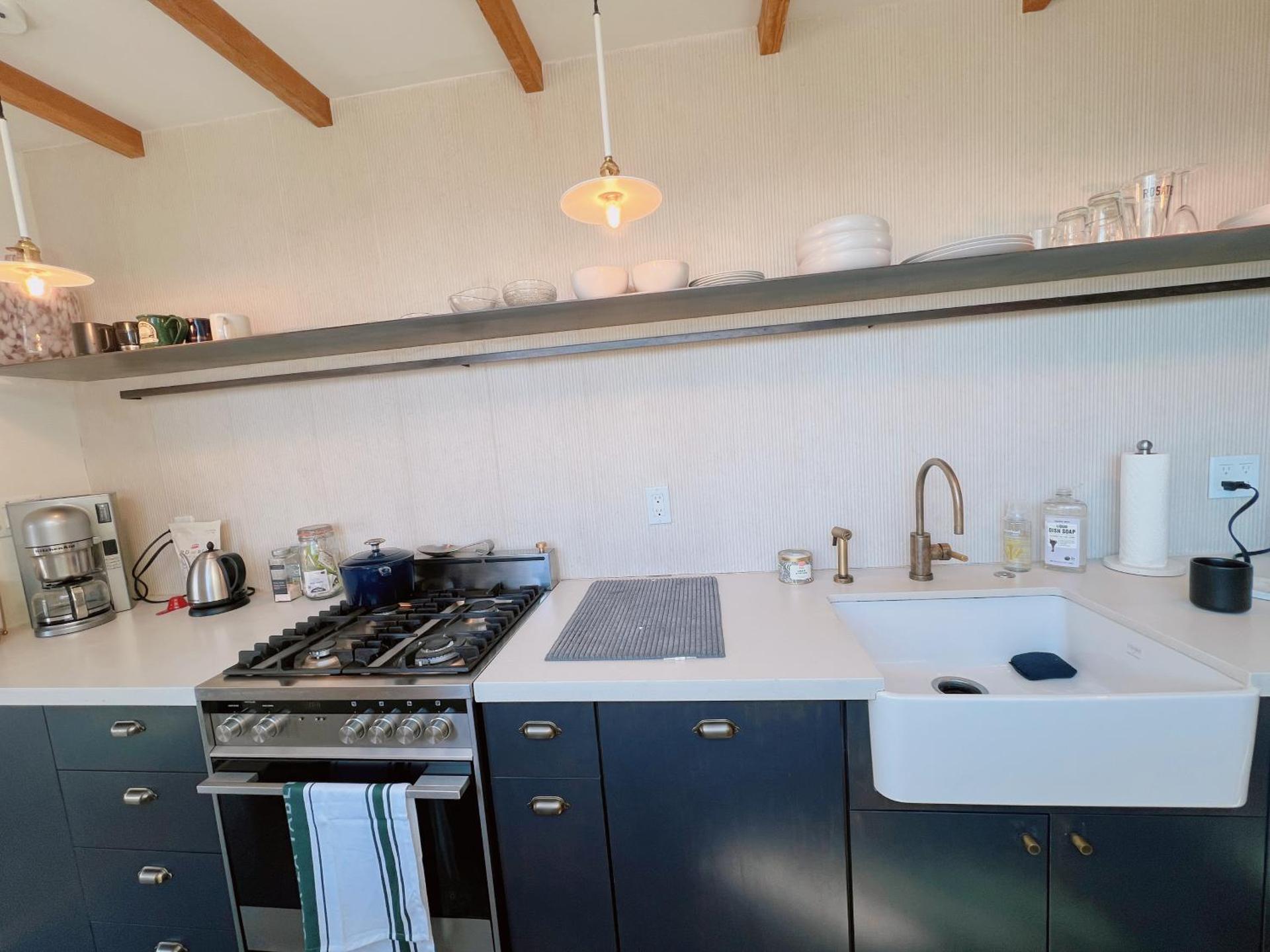 Charming 2BR Cottage with Bay and City Views-Gated Luxury Private Place - Photo 9