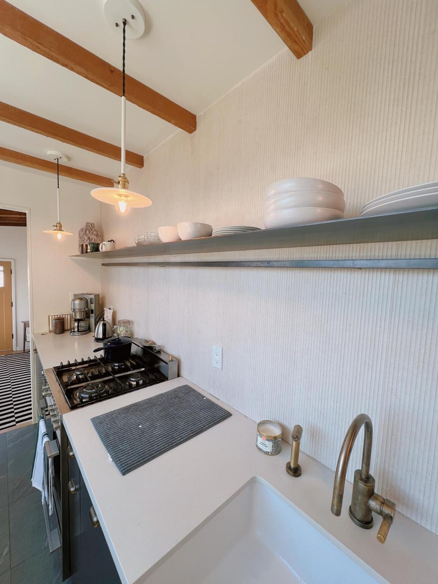 Charming 2BR Cottage with Bay and City Views-Gated Luxury Private Place - Photo 8