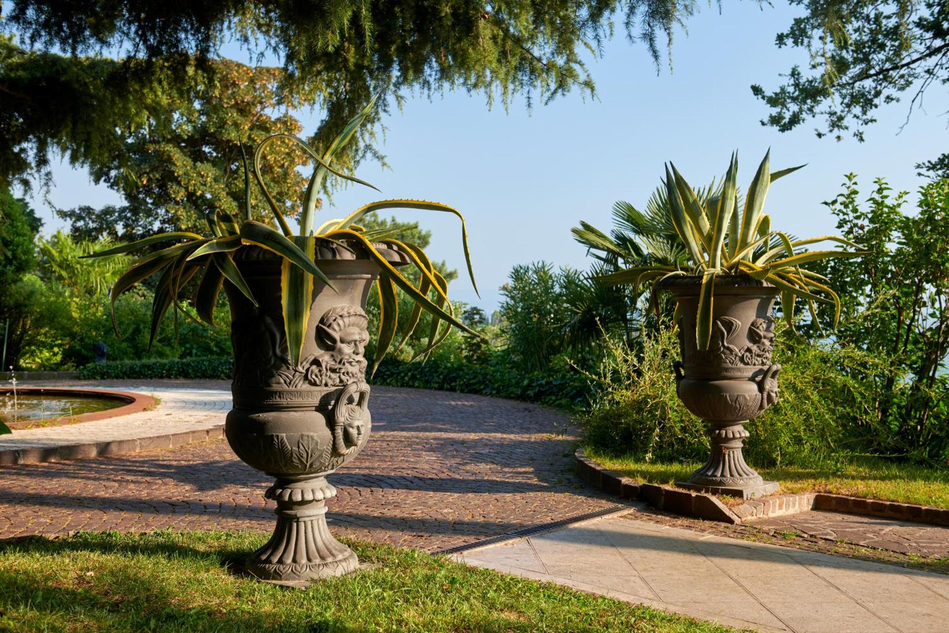 Hotel Riviera & Maximilian's - Photo 114