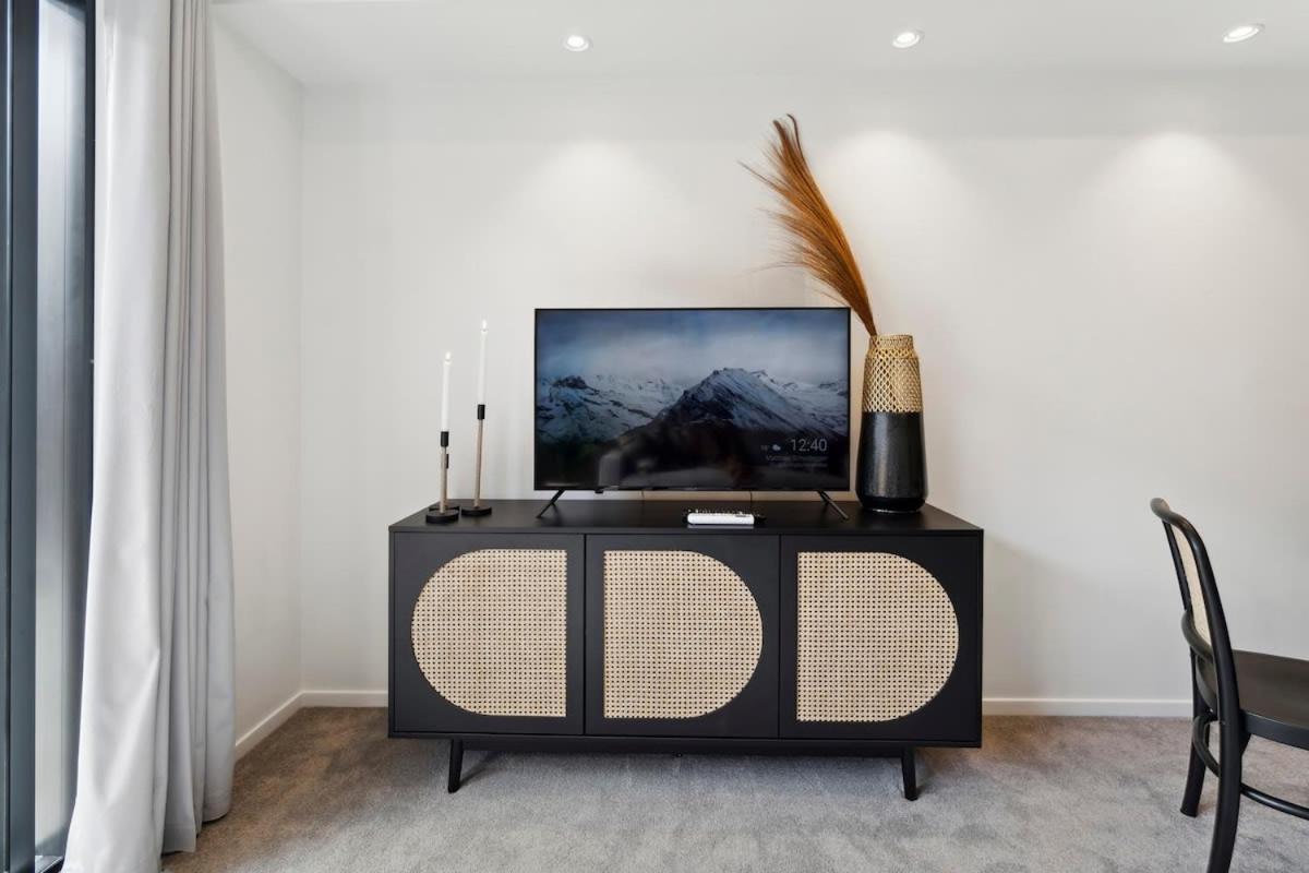 Tudor Nook - Modern Comforts in a Classic Setting - Photo 16