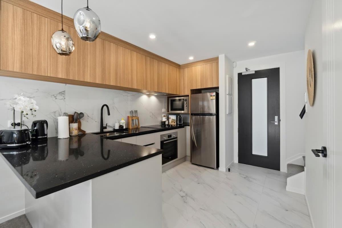 Tudor Nook - Modern Comforts in a Classic Setting - Photo 13