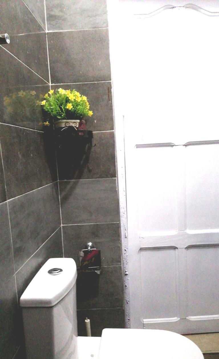 1 Bed House Private Compound with Off Road Parking - Photo 5
