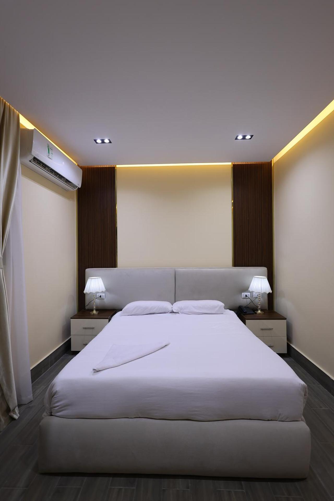 Deluxe Room (2 Adults + 1 Child)