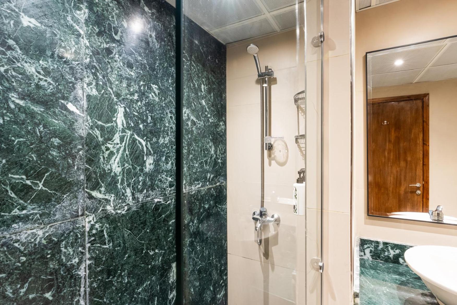 Om Kolthoom Hotel - Photo 9