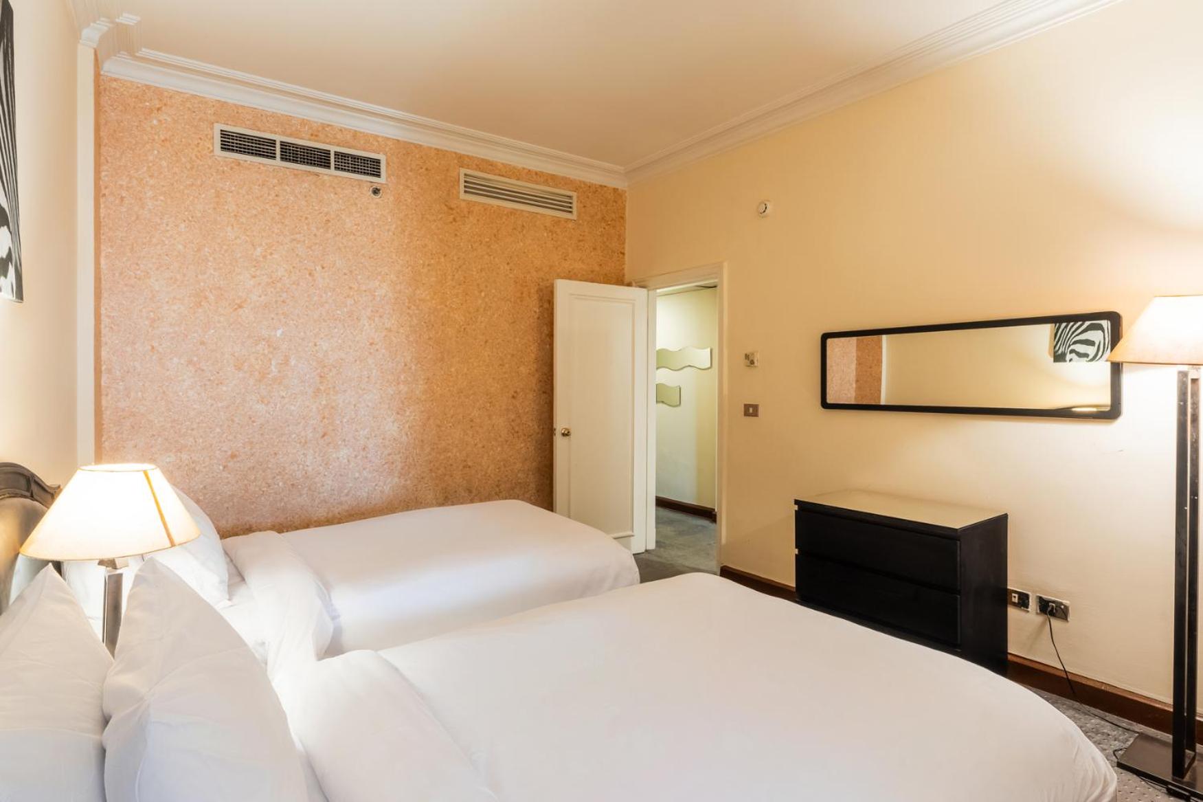 Om Kolthoom Hotel - Photo 14