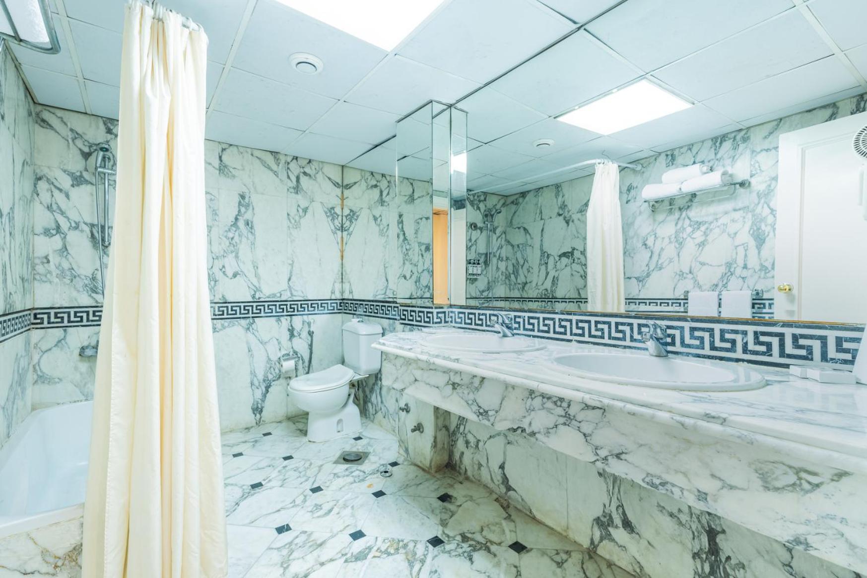 Om Kolthoom Hotel - Photo 21