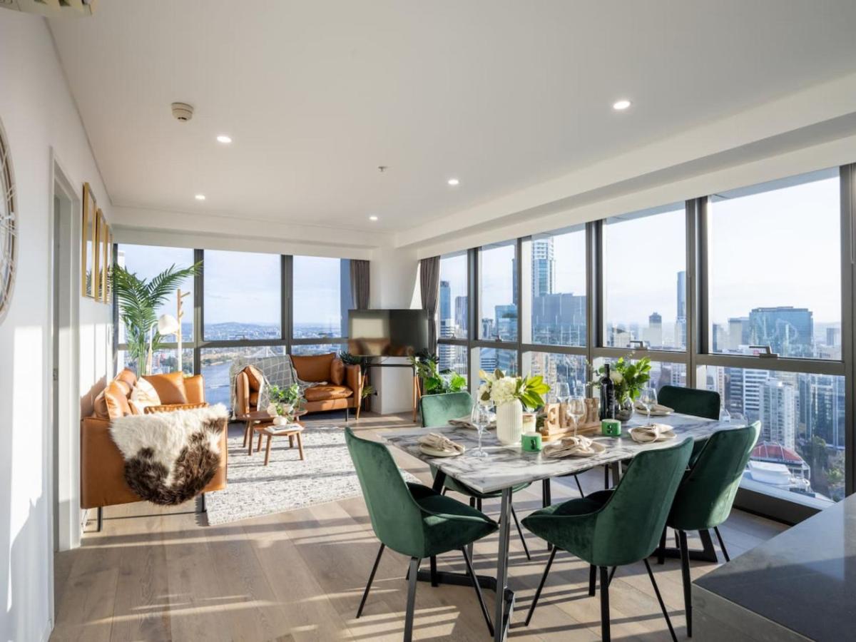 Luxury 3BR Suite Stunning Skyline-River-View at CBD