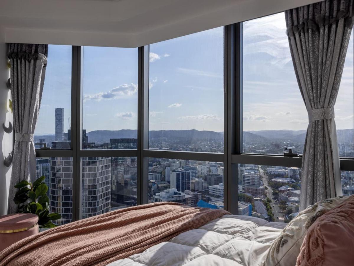 Luxury 3BR Suite Stunning Skyline-River-View at CBD - Photo 12