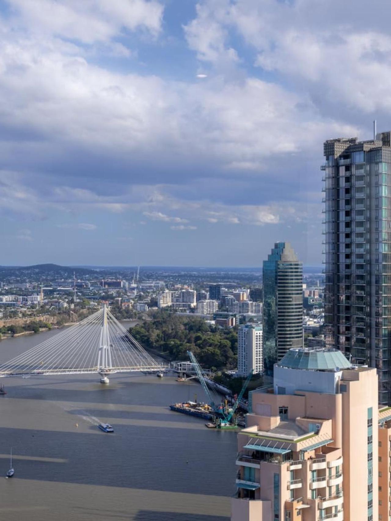 Luxury 3BR Suite Stunning Skyline-River-View at CBD - Photo 9