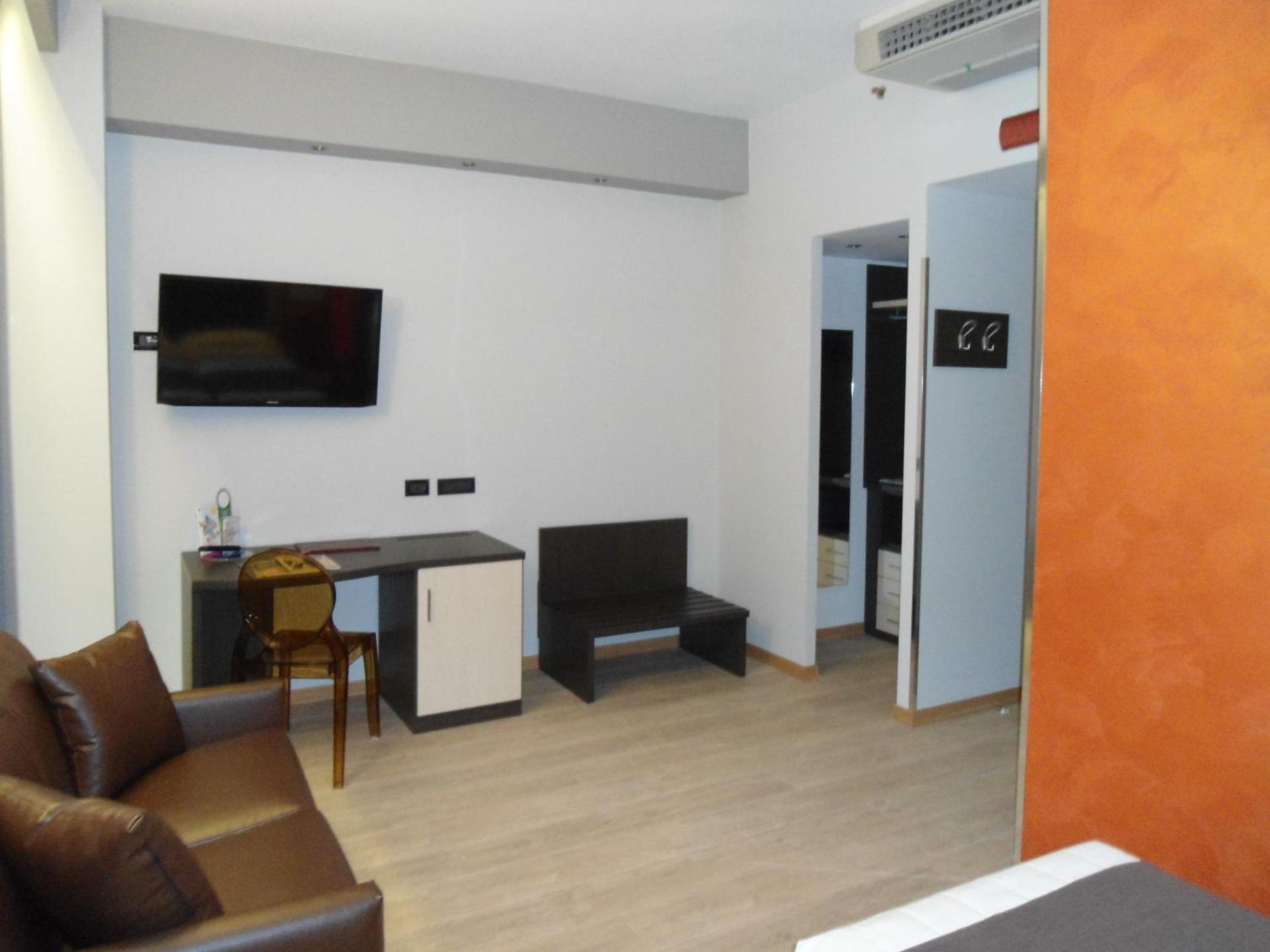 Hotel Continental - Photo 37