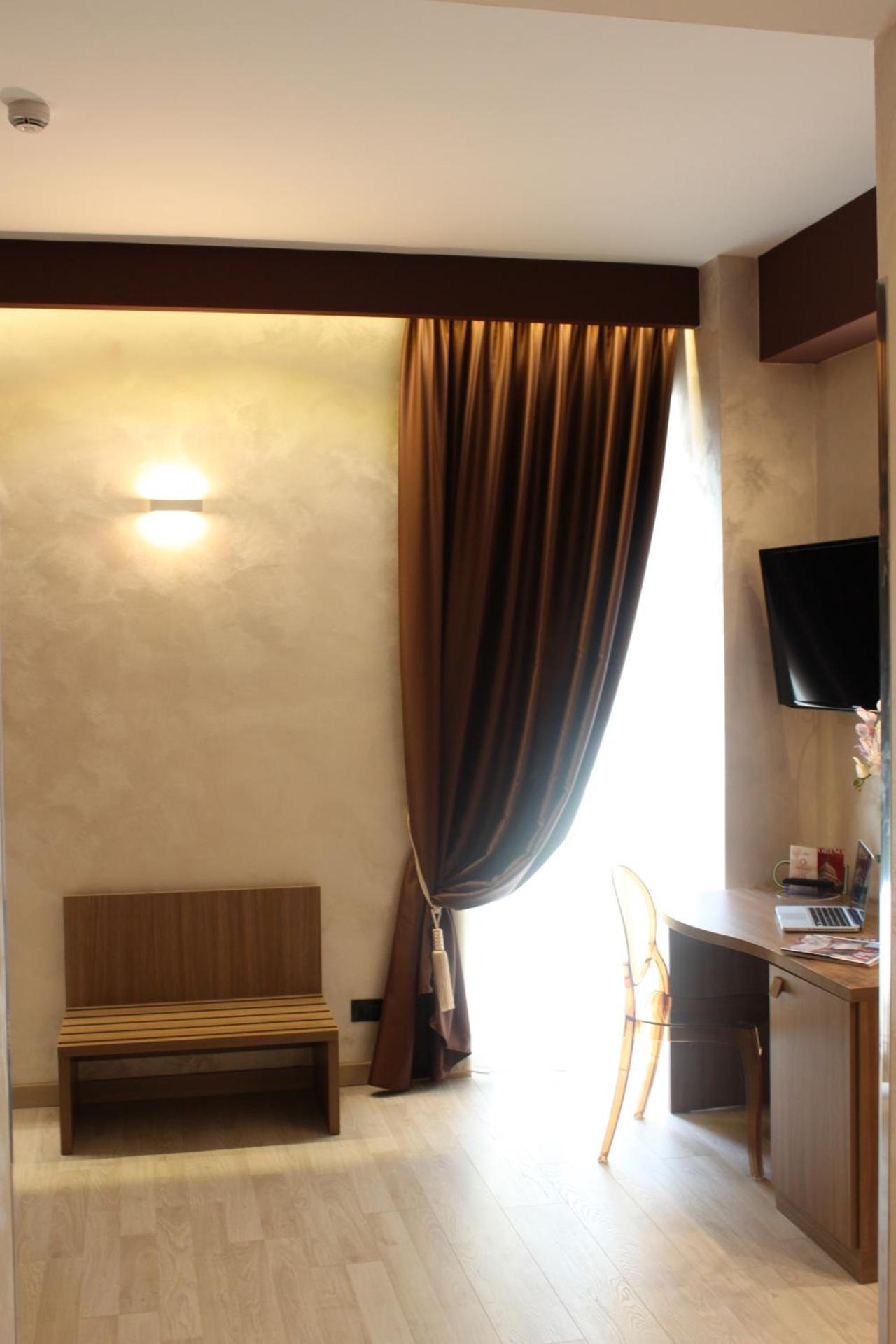 Hotel Continental - Photo 39